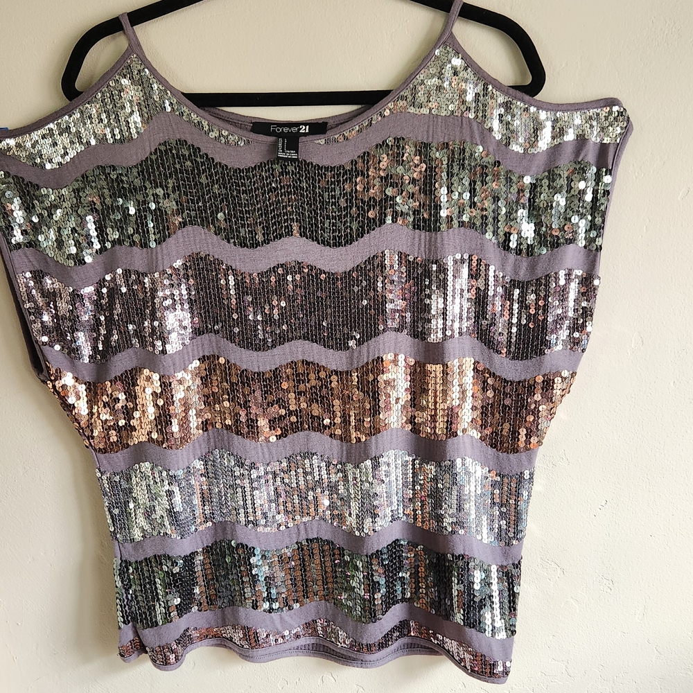 Y2K Forever 21 Women's Gray Sequin Striped Top Size L.   A12